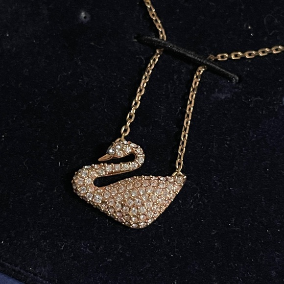 COPY - SWAROVSKI Swan necklace: White, Rose gold-tone plated. - Picture 5 of 6